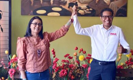 Claudia Amezcua declina a favor del Partido Paz